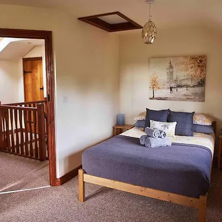Bentra - Boutique Cottage At Harrys Cottages Pen-y-Clawdd Exterior photo